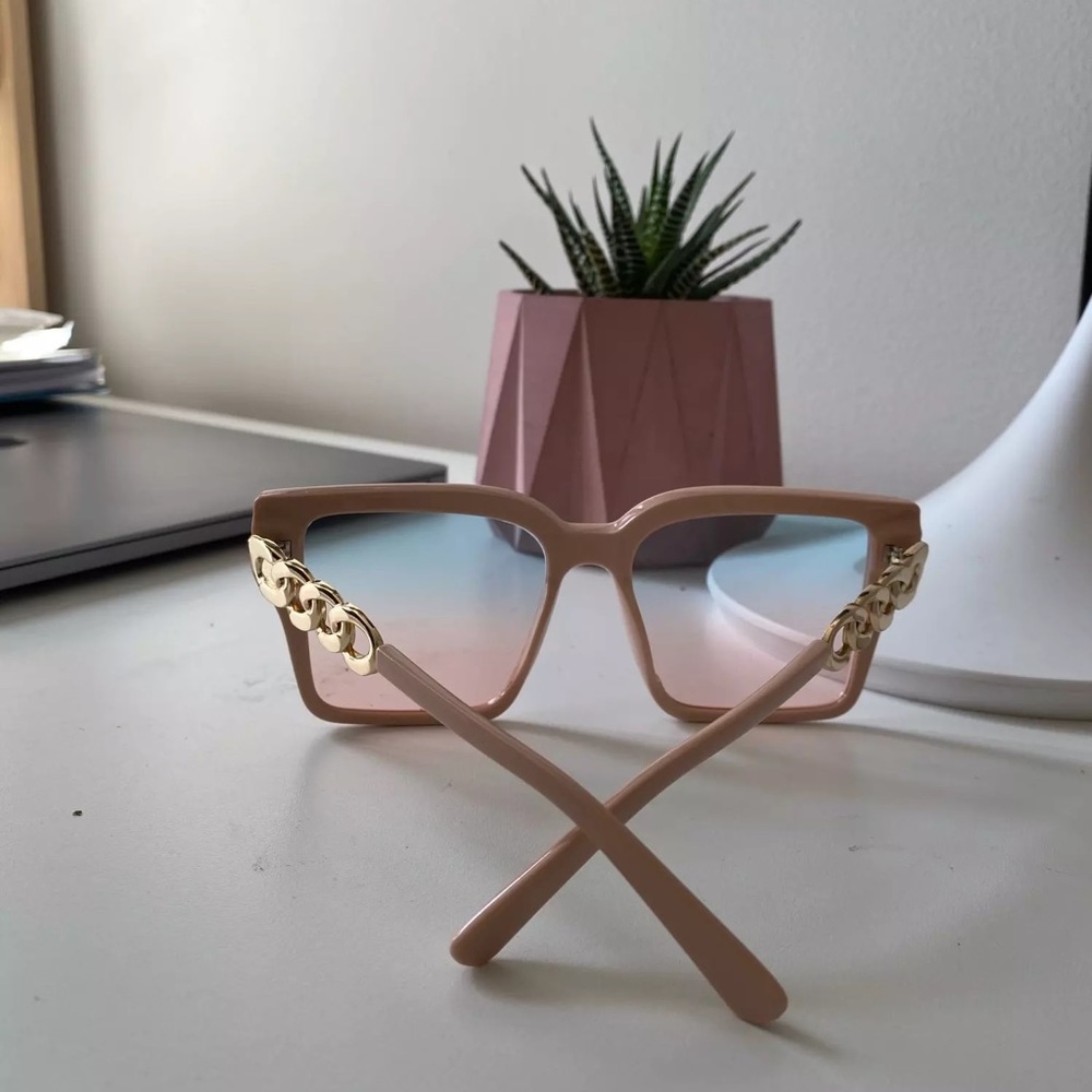 MULTICOLOR OVERSIZED SUNGLASSES 🕶 - Picture 5 of 6